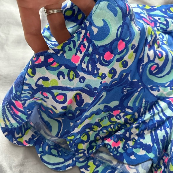 Lilly Pulitzer scalloped Medium shorts - Picture 5 of 5